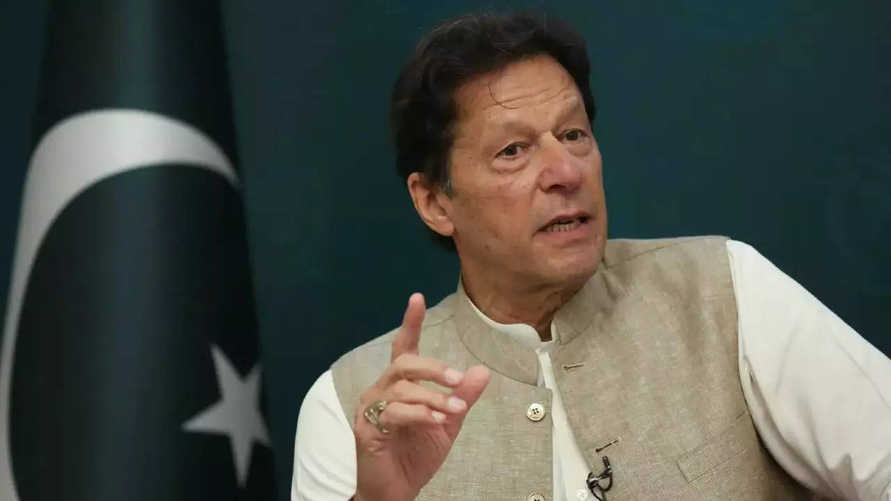 İmran: Pakistan mahkemesi, Toshakhana davasında eski Başbakan İmran'a geçici kefalet hakkı verdi