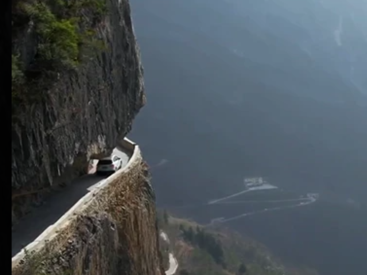 China’s treacherous Lanying Cliff Road carved entirely out of the mountains