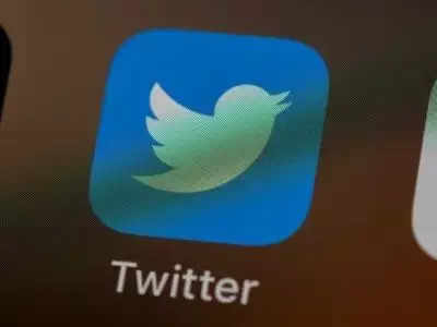 Twitter’s revenue, adjusted earnings drop about 40% in December – WSJ