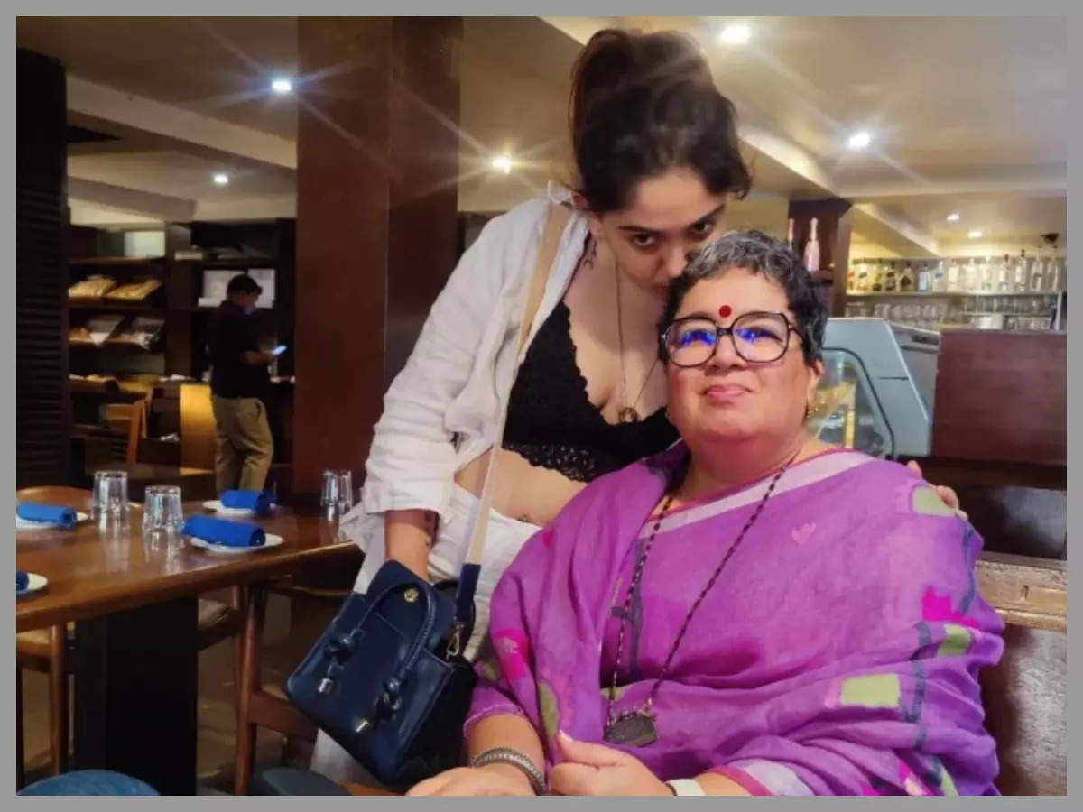 Ira's priceless picture with mom Reena Dutta