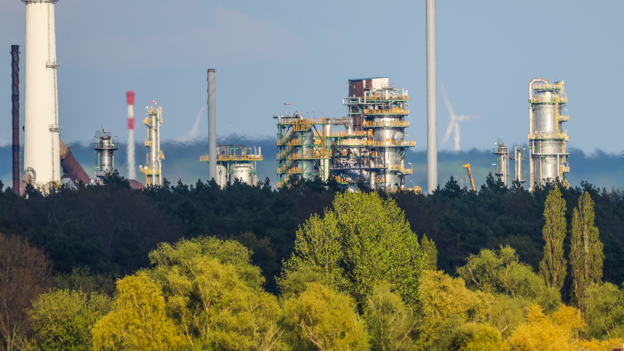 Buying spree: India and China jostle for Russian oil, prices go up