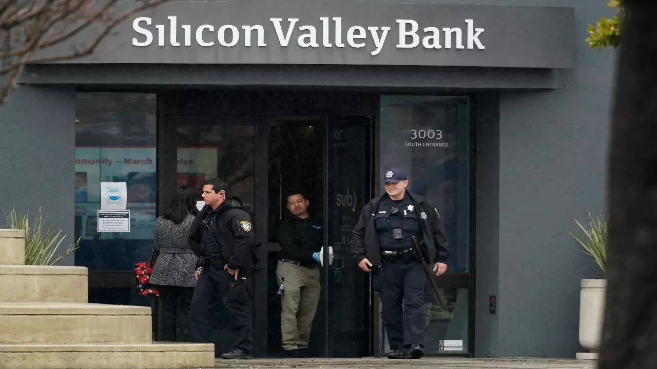 A day before collapse, Silicon Valley Bank depositors & investors tried to pull $42 billion