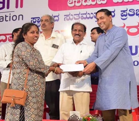 Adani Foundation gives away Rs 20 lakh scholarship to 755 students – Times of India