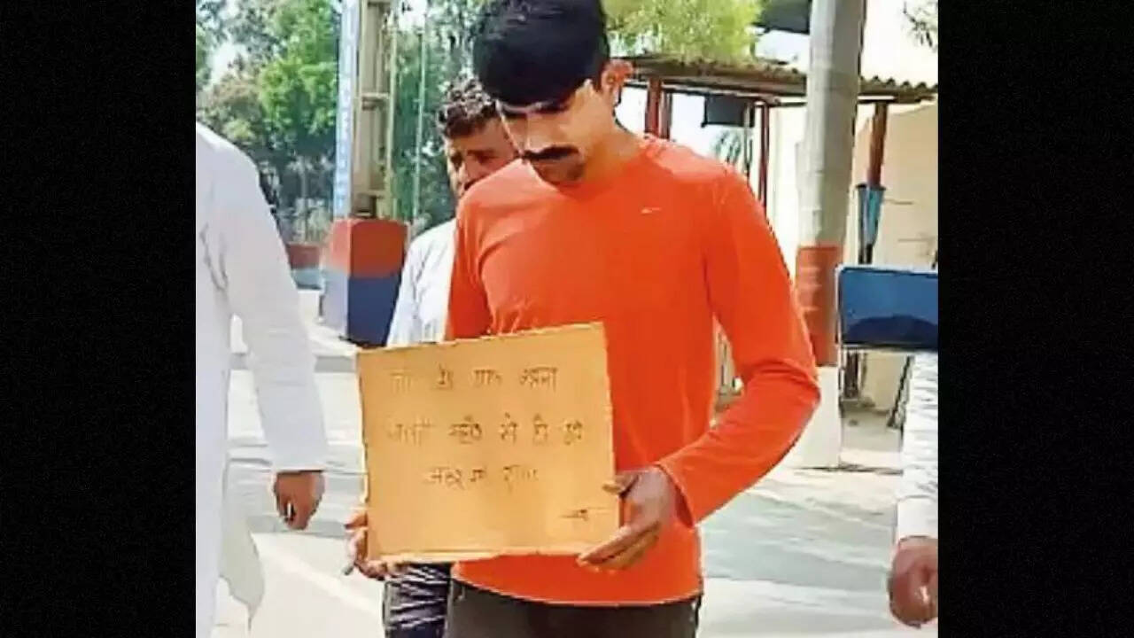 &lsquo;Forgive me, Yogi&rsquo;: Bike thief carries poster to thana, surrenders