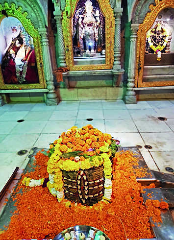 Mumbai’s Babulnath temple shivling acquires political ‘well-wishers’ | Mumbai News – Times of India