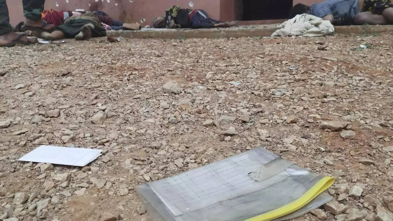Myanmar manastırındaki şüpheli katliamda en az 22 kişi öldü