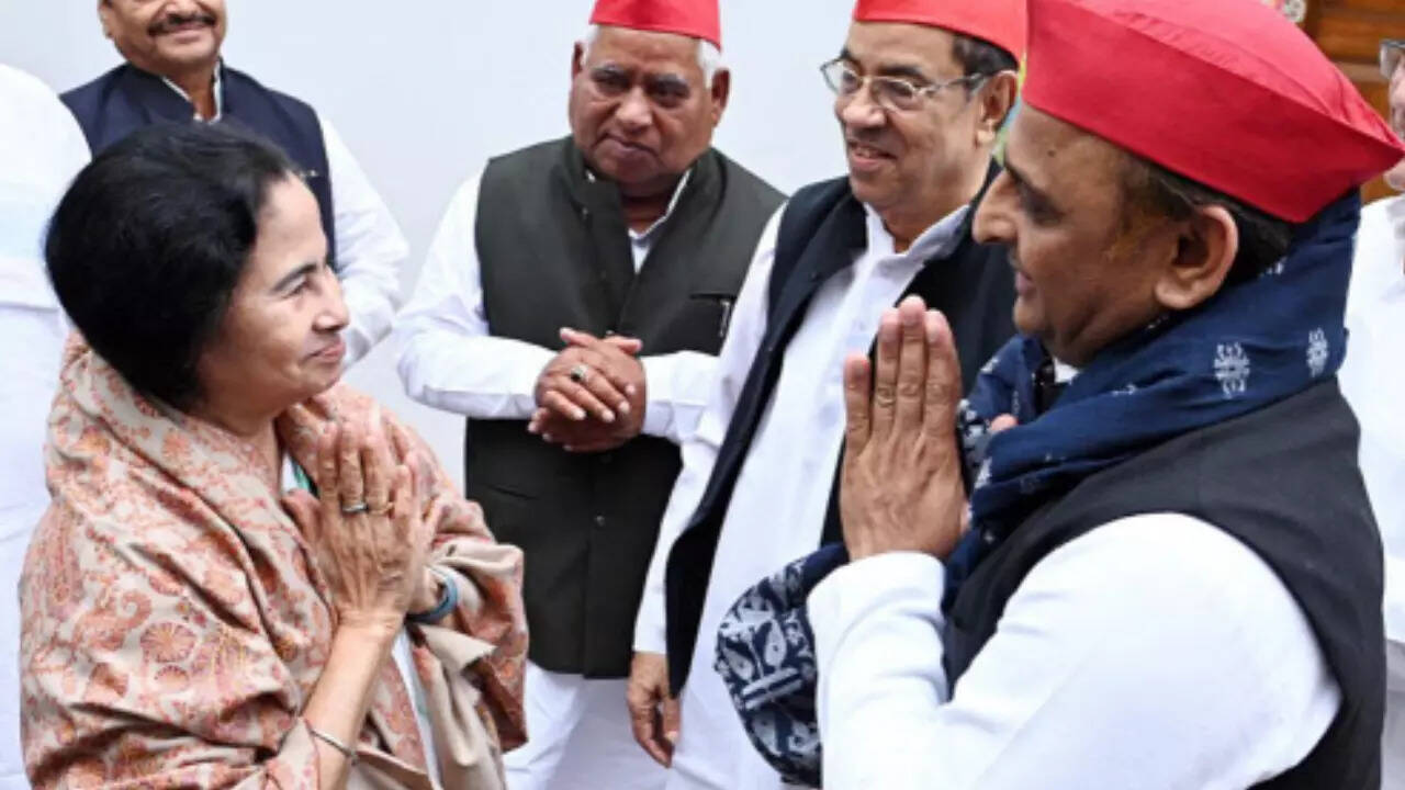 TMC, SP pledge to stay equidistant from Congress and BJP