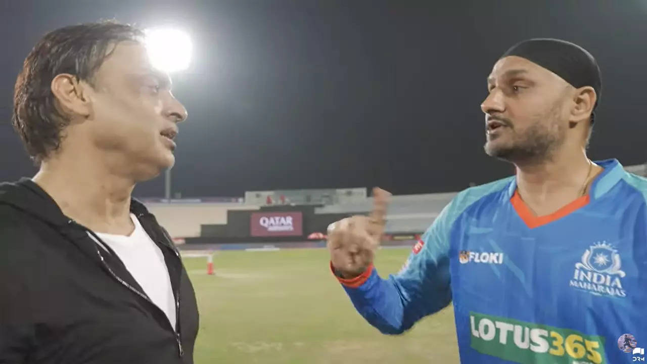 Watch: Harbhajan Singh, Shoaib Akhtar engage in a funny banter | Cricket News - Times of India