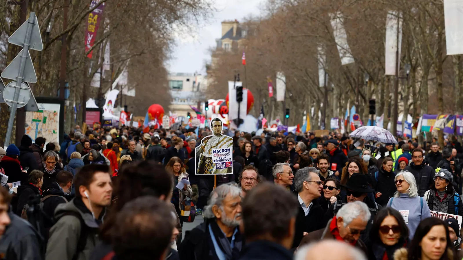 Fransa, parlamento karşısında emeklilik protestolarını yasakladı