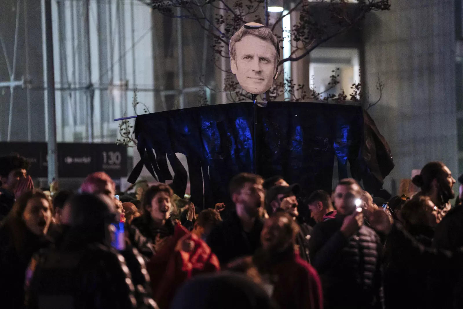 Fransa'da önemli oylamalar öncesinde yeni emeklilik protestoları