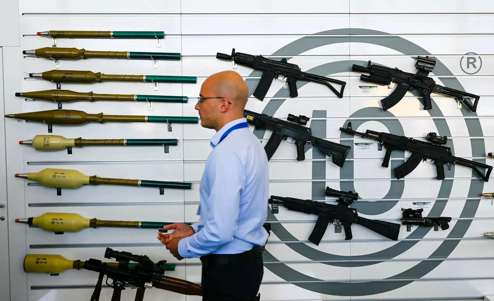 'Silahlar ve Güller': Bulgaristan'ın silah ticareti Ukrayna savaşında patladı