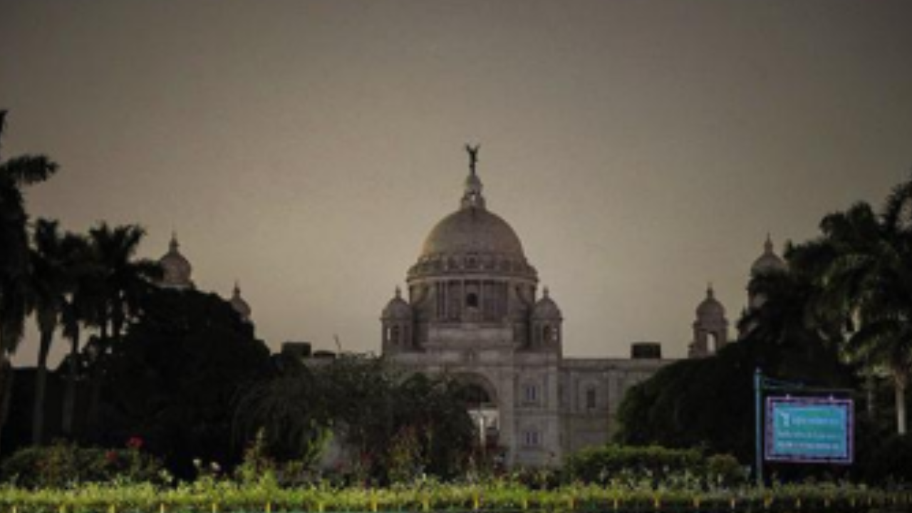 Kolkata's iconic landmarks switch off lights to spread climate-change message