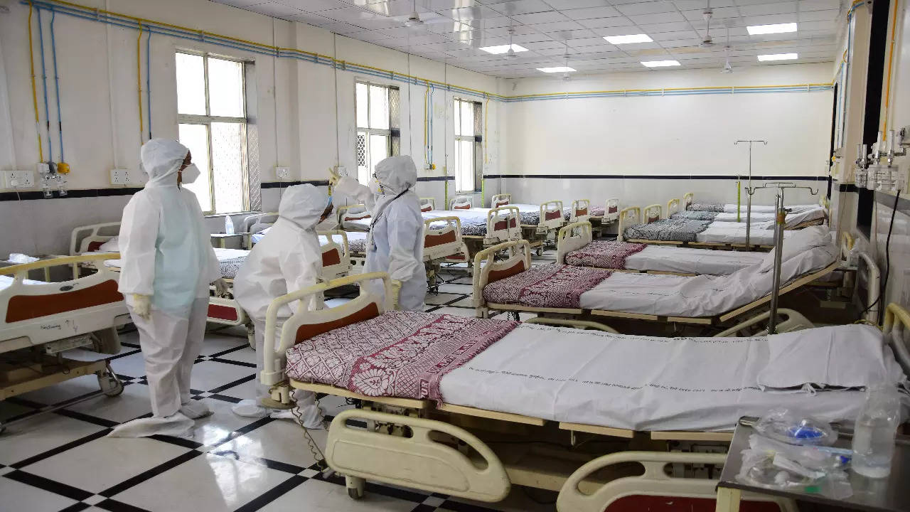 https://timesofindia.indiatimes.com/city/mumbai/as-cases-rise-hospitals-in-mumbai-reopen-covid-wards/articleshow/99017550.cms