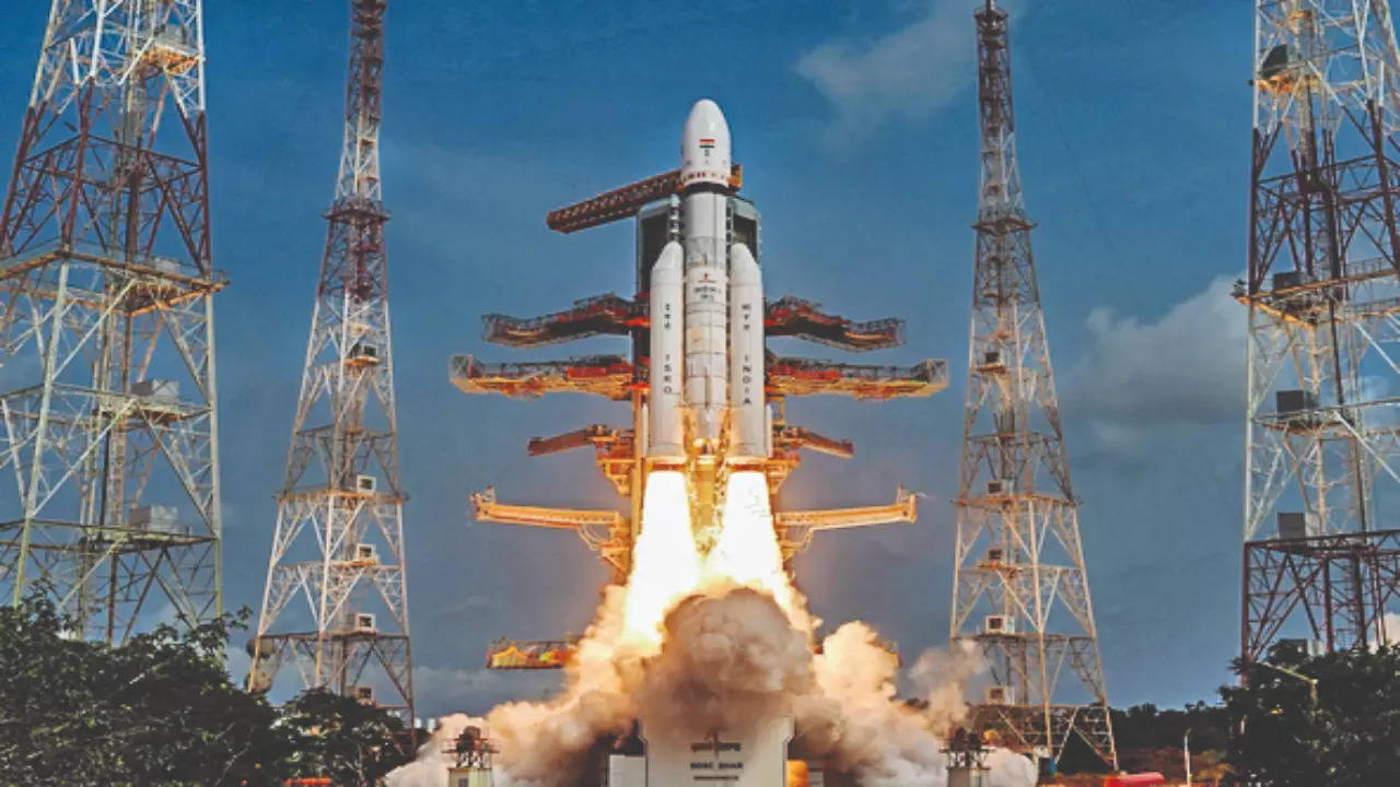 ISRO LVM 3 Launch: Isro successfully places UK firm's 36 satellites in  orbit | India News - Times of India