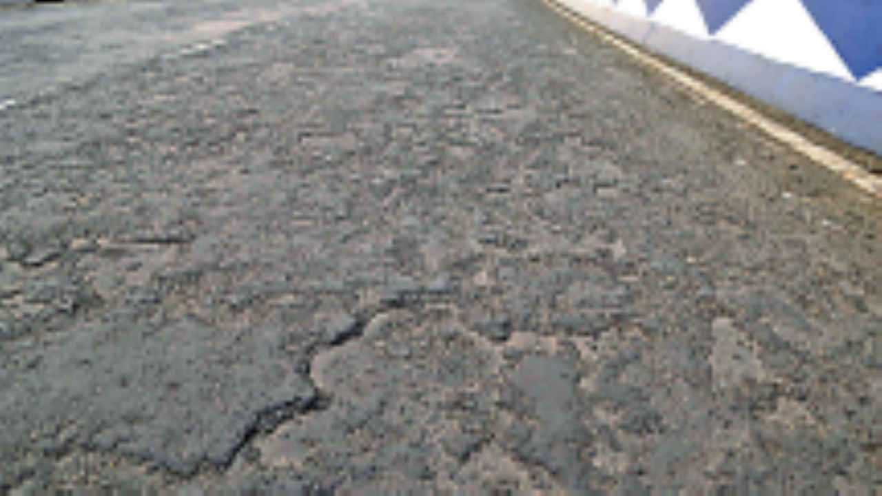 Surface wears off, Gariahat flyover now a hazard for bikers in Kolkata