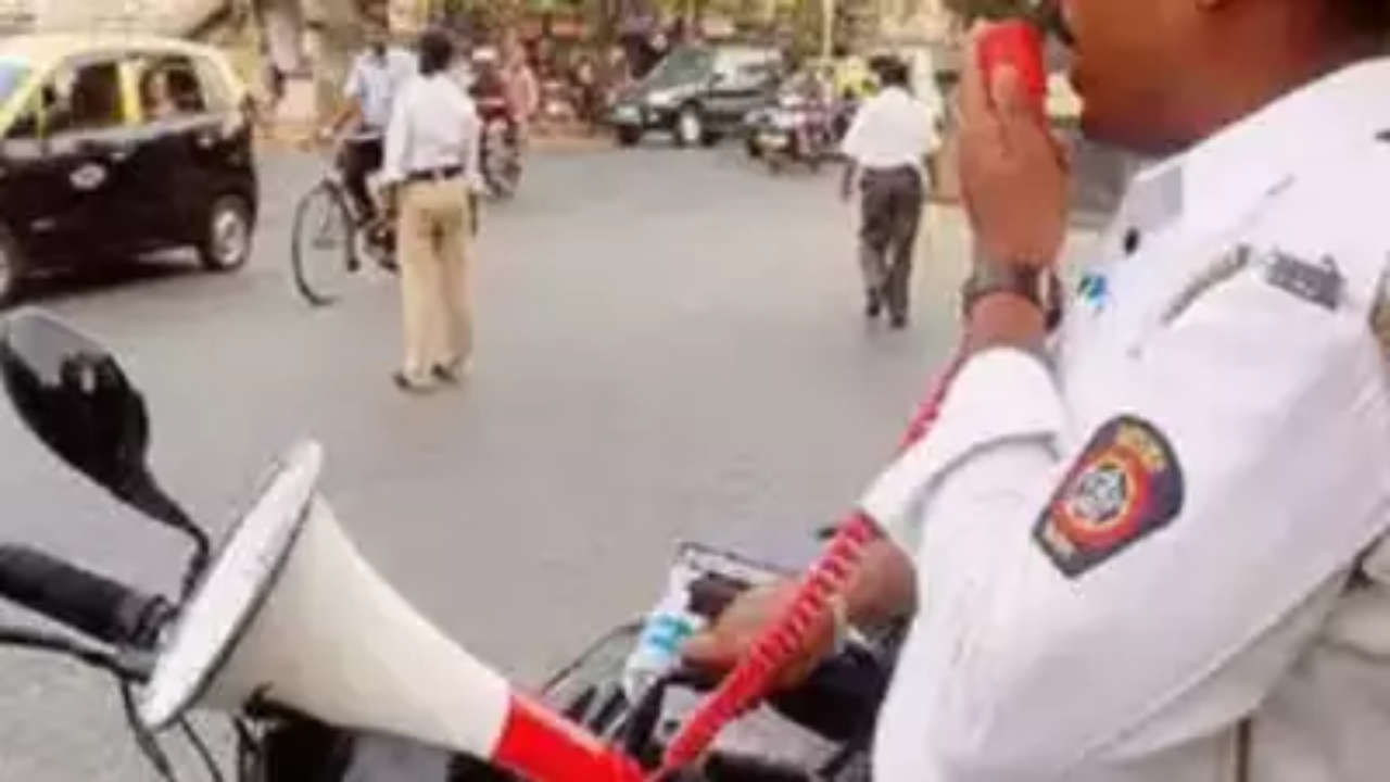 Biker claims Mumbai traffic cop took bribe via Google Pay