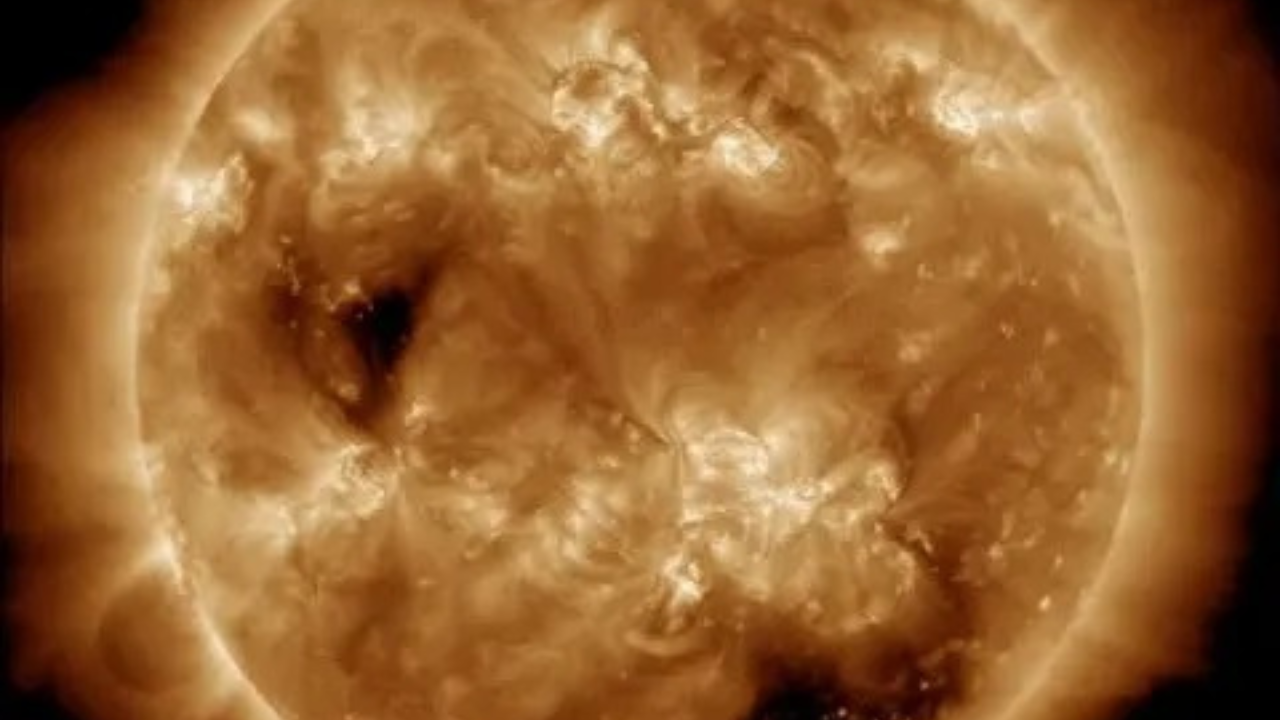 Nasa scientists find massive hole on Sun, 20 times larger than Earth