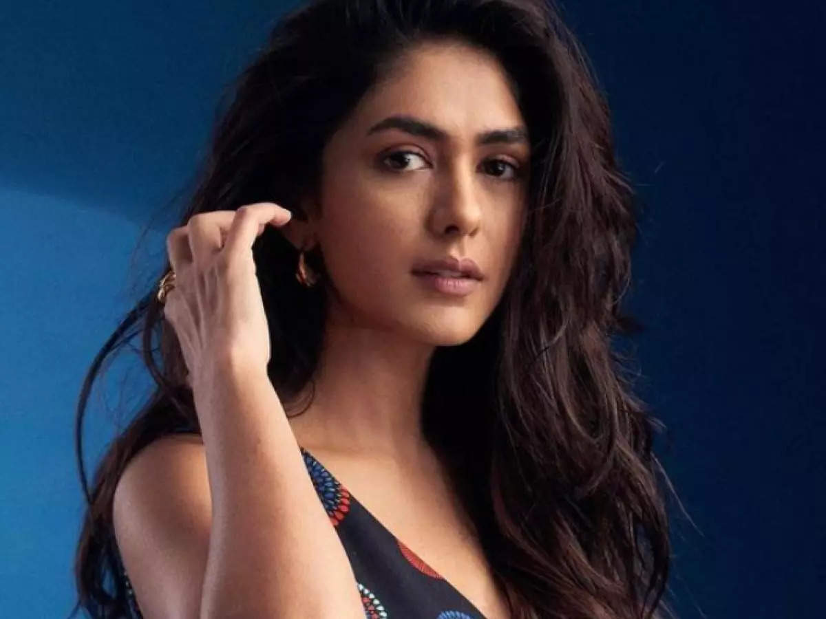 Mrunal Thakur opens up on showing her true self and being vulnerable on  social media | Hindi Movie News - Times of India
