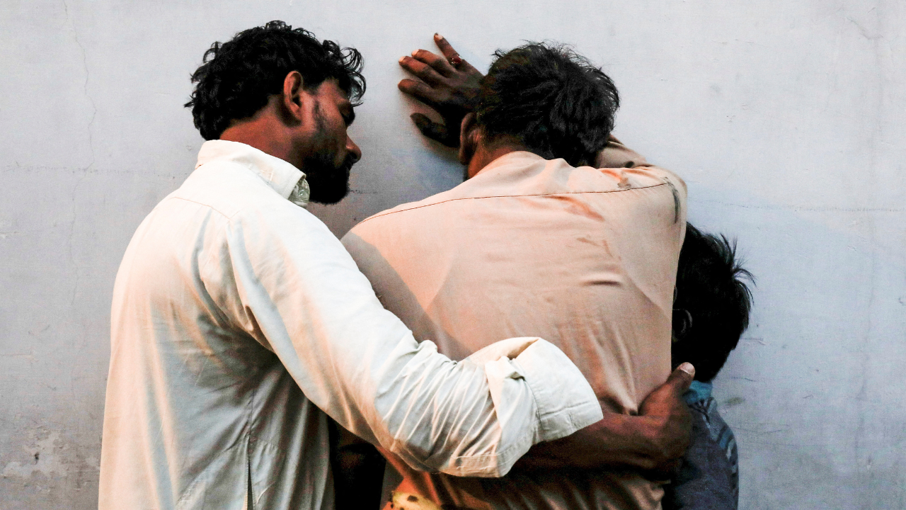 msid 99155376,imgsize 1565976 Ramzan stampede kills 12 in Karachi