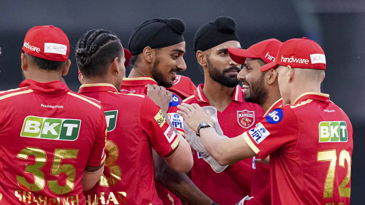 IPL LIVE: Punjab Kings bowlers dent KKR's run chase