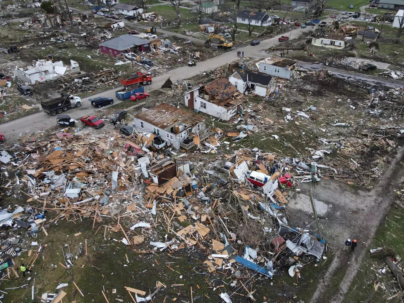 अमेरिका के कई राज्यों में तूफान, बवंडर से 26 की मौत- Storm in many states of America, 26 killed by tornado