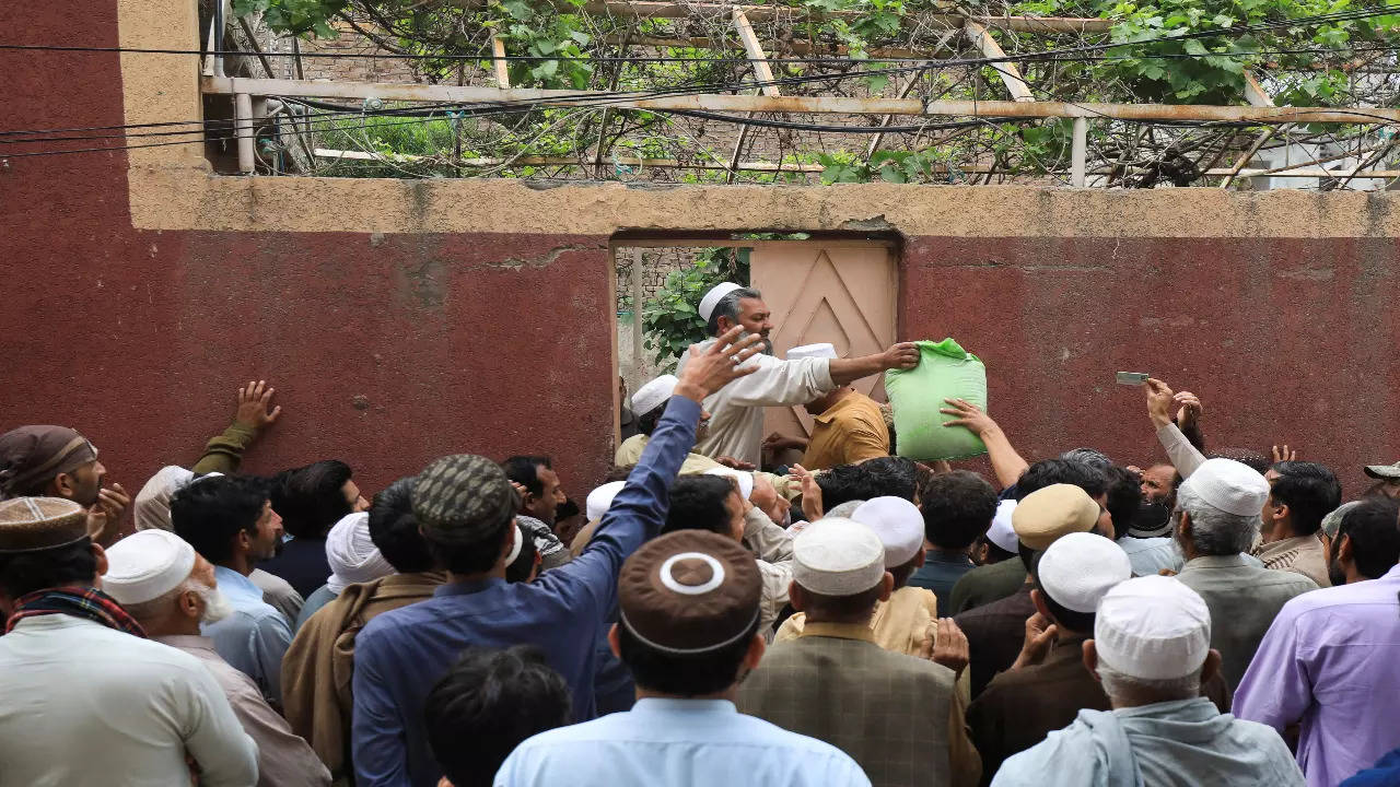 Chaos outside flour distribution centre in Peshawar as cops fire tear gas shells