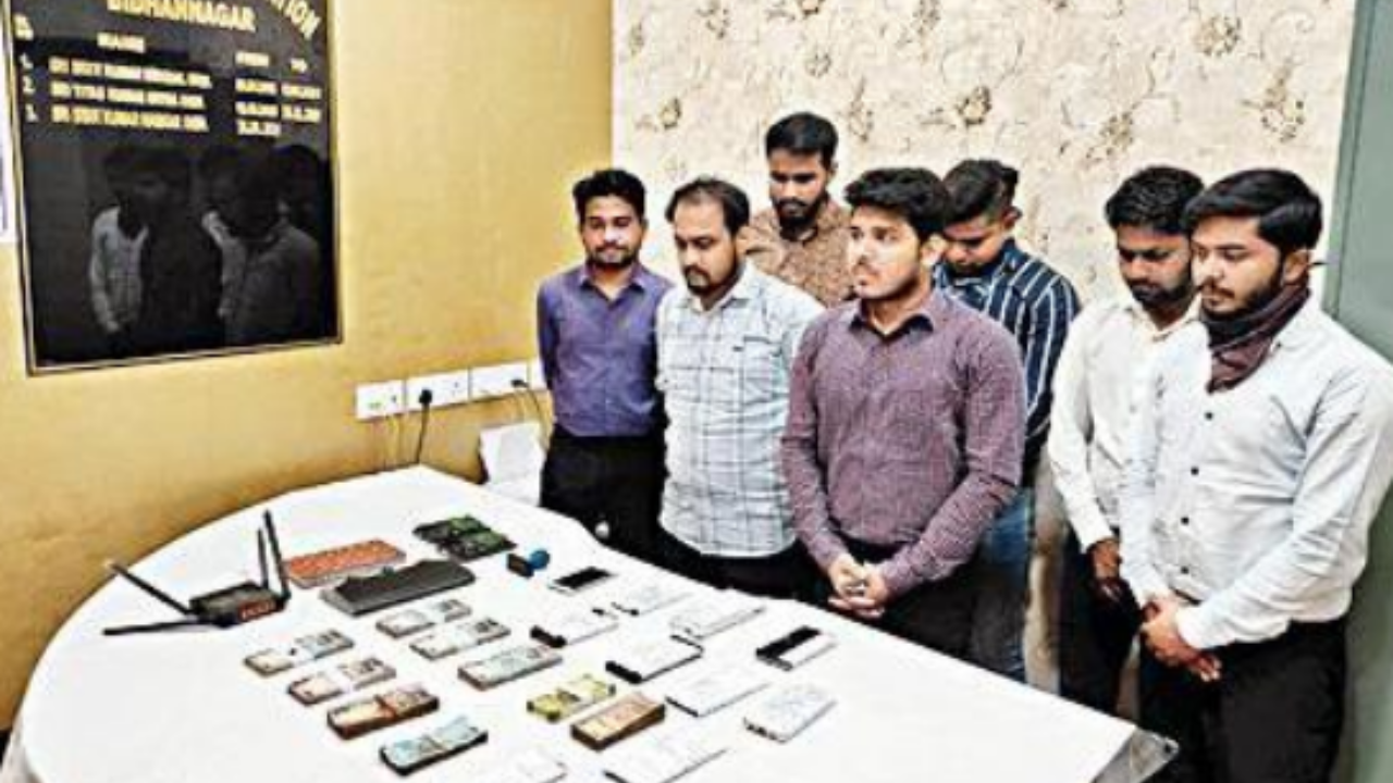 Police bust Sector V call centre duping Europe 'clients' in Kolkata