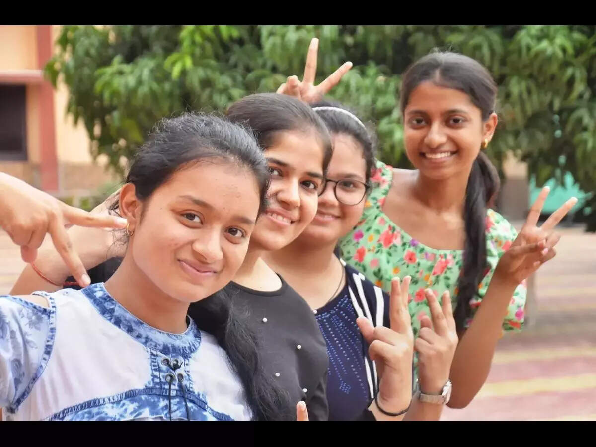 School’s creative art team recycles waste material to carve beautiful sculpture – Times of India