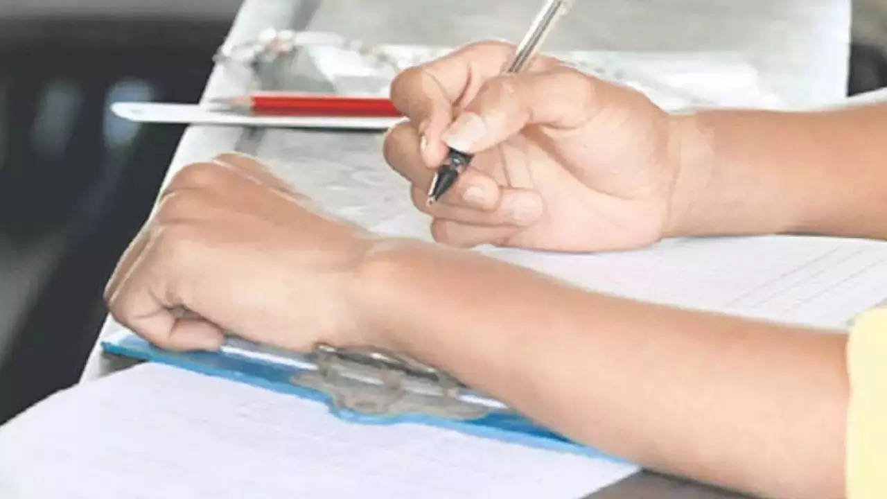 DSE-J prohibits pvt schools from mandating purchases from particular shops, imposing additional fees – Times of India
