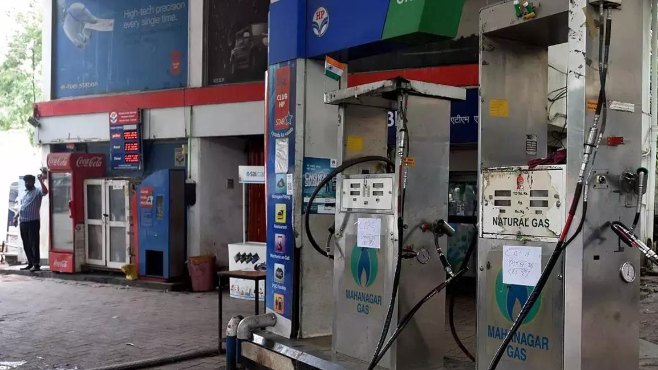 Rs 6 price cut makes Delhi CNG, PNG prices lowest in country