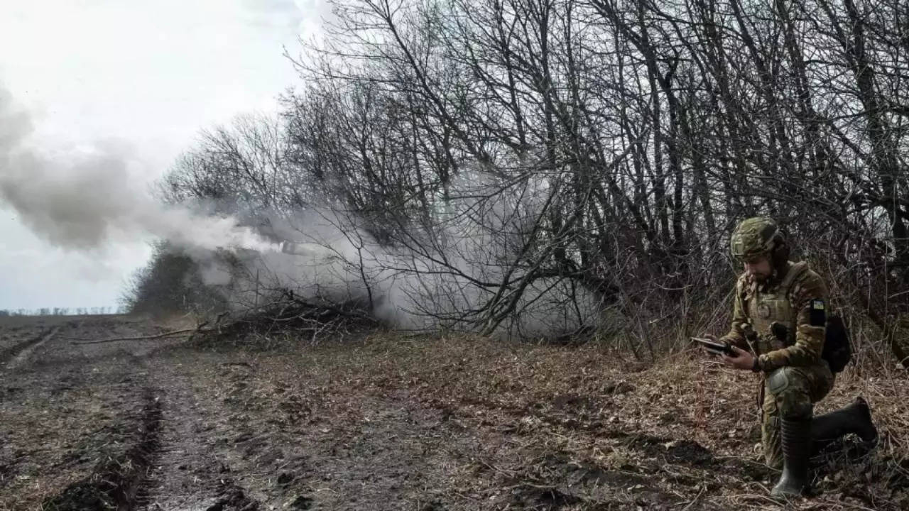 نیروهای روسیه در نبرد باخموت از تاکتیک استفاده می کنند: اوکراین می گوید نیروهای روسی از تاکتیک های “زمین سوخته” در نبرد برای باخموت استفاده می کنند.