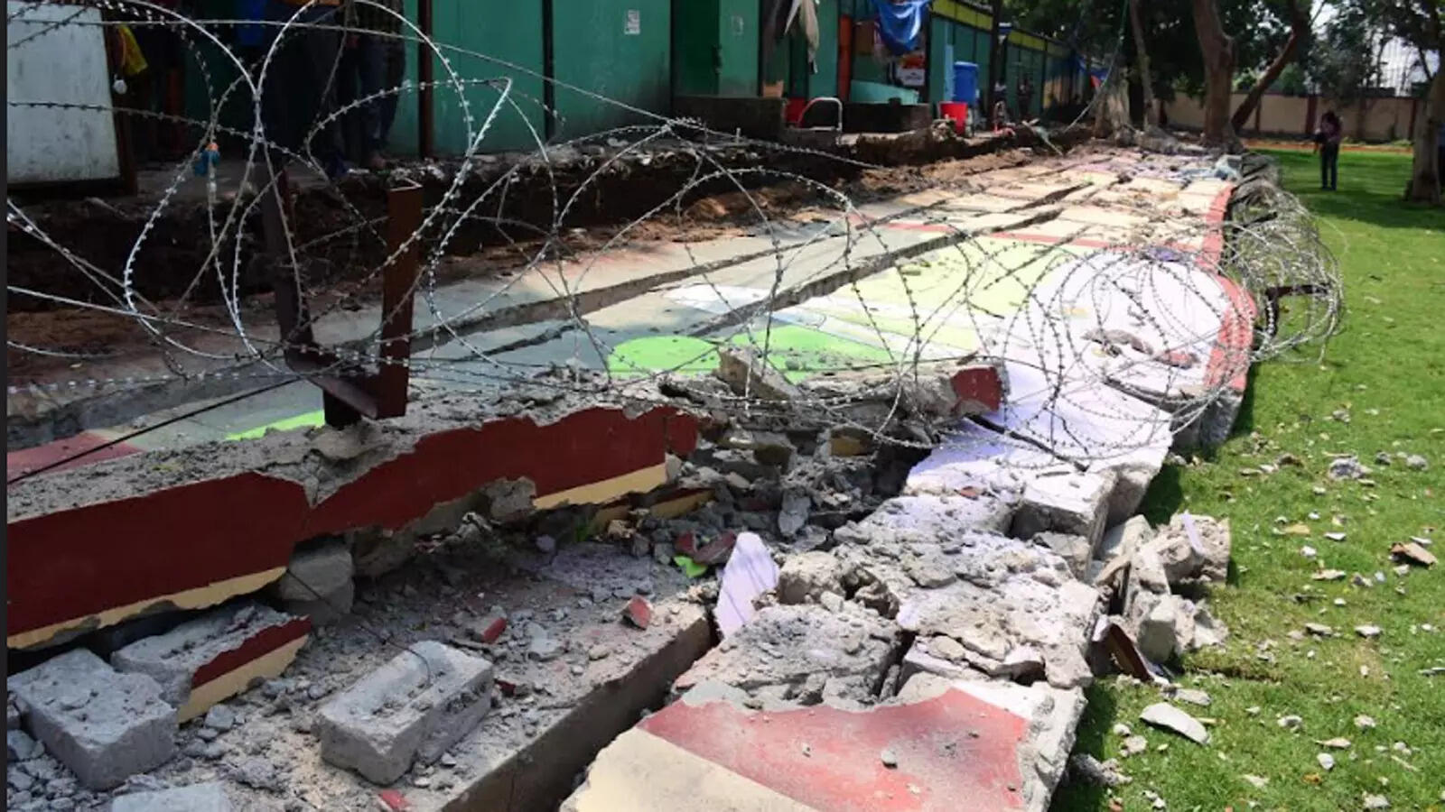100ft boundary wall of RD Women’s University collapses – Times of India