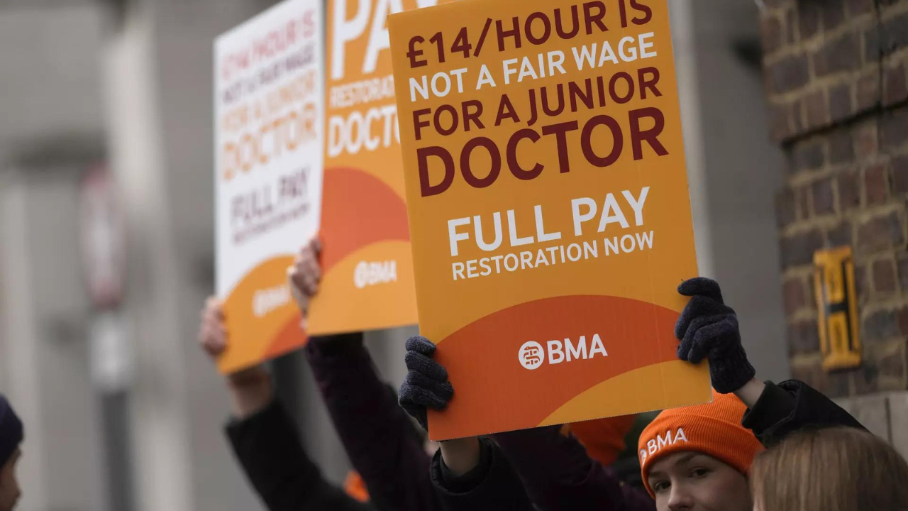 سلامت: سرویس بهداشتی انگلیس برای اعتصاب “فاجعه بار” پزشکان آماده است