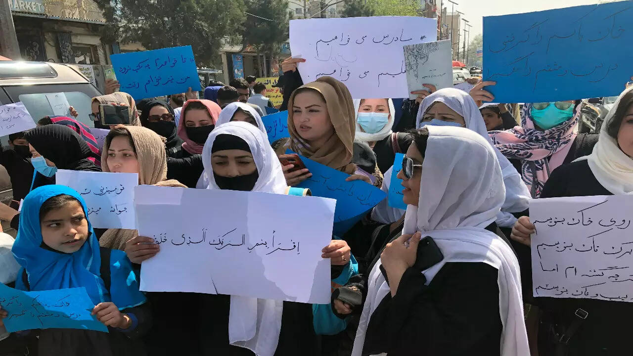 سازمان ملل از کارمندان افغان می‌خواهد تا پس از ممنوعیت کار زنان تا ماه می در خانه بمانند