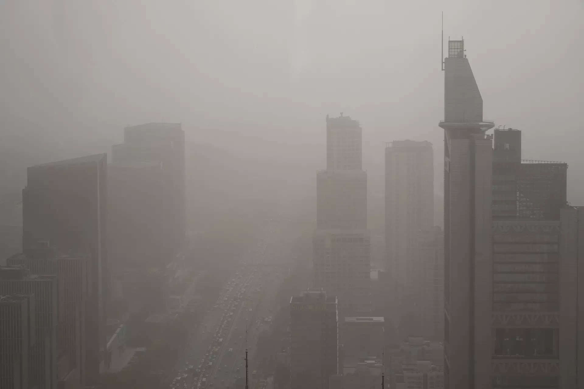 شمال چین پوشیده از شن و غبار شناور است