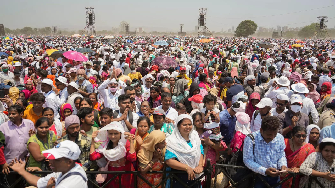 13 feared dead, over 600 suffer heatstroke at Maharashtra Bhushan Award event