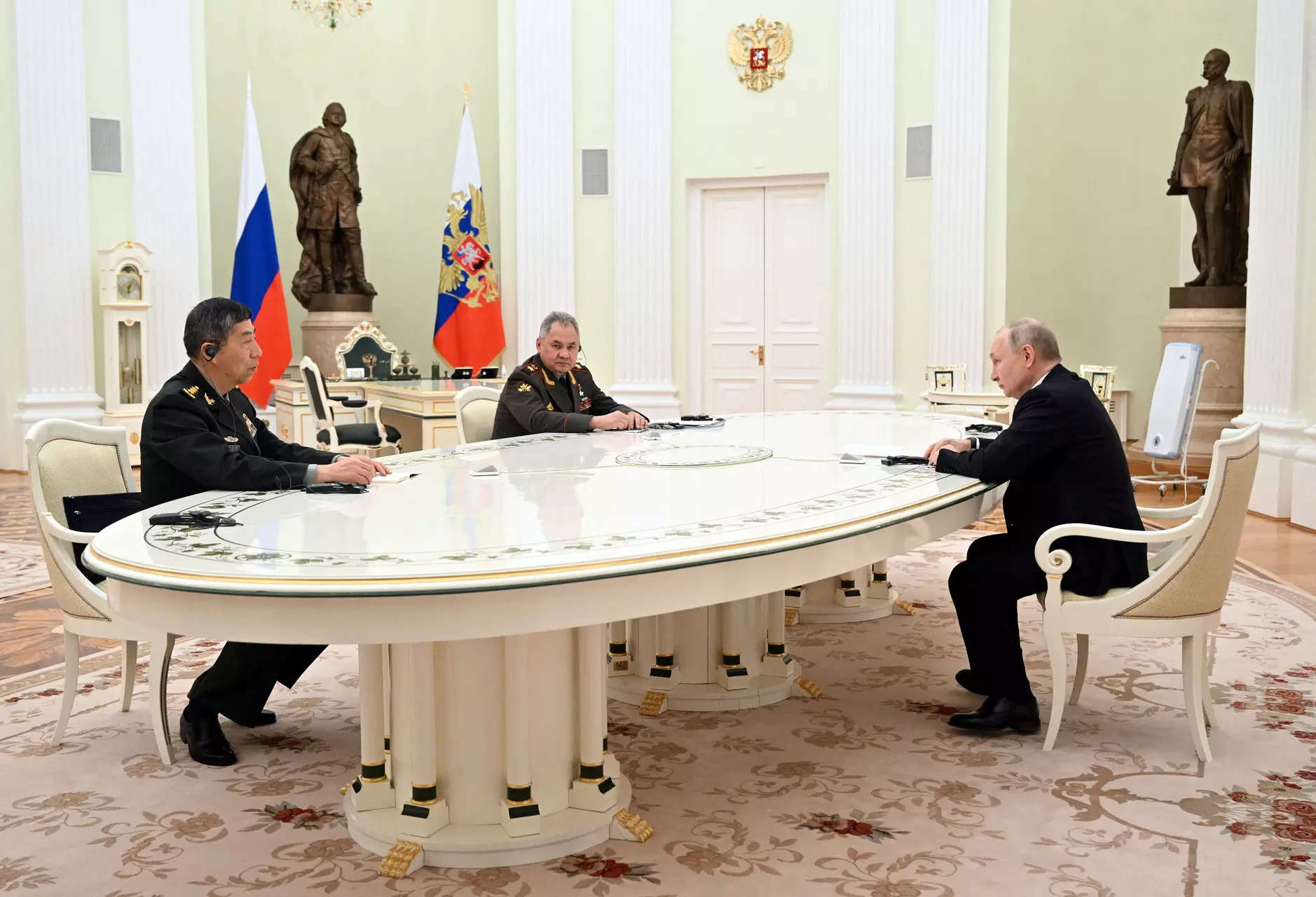 Putin: Çin bakanı Li Shangfu, Vladimir Putin toplantısında Rusya'nın 'güçlü' bağlarını övdü