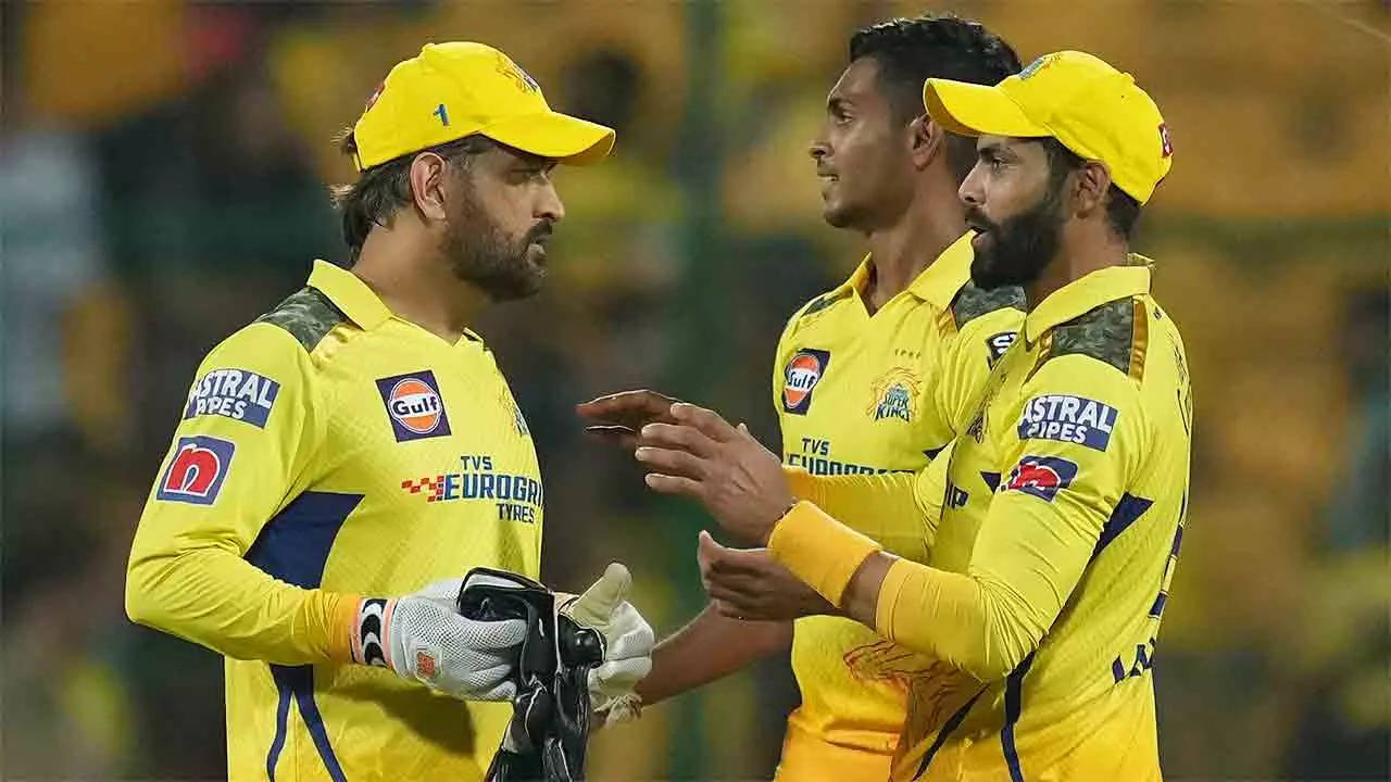 IPL 2023: How MS Dhoni keeps assessing the situation from behind ...