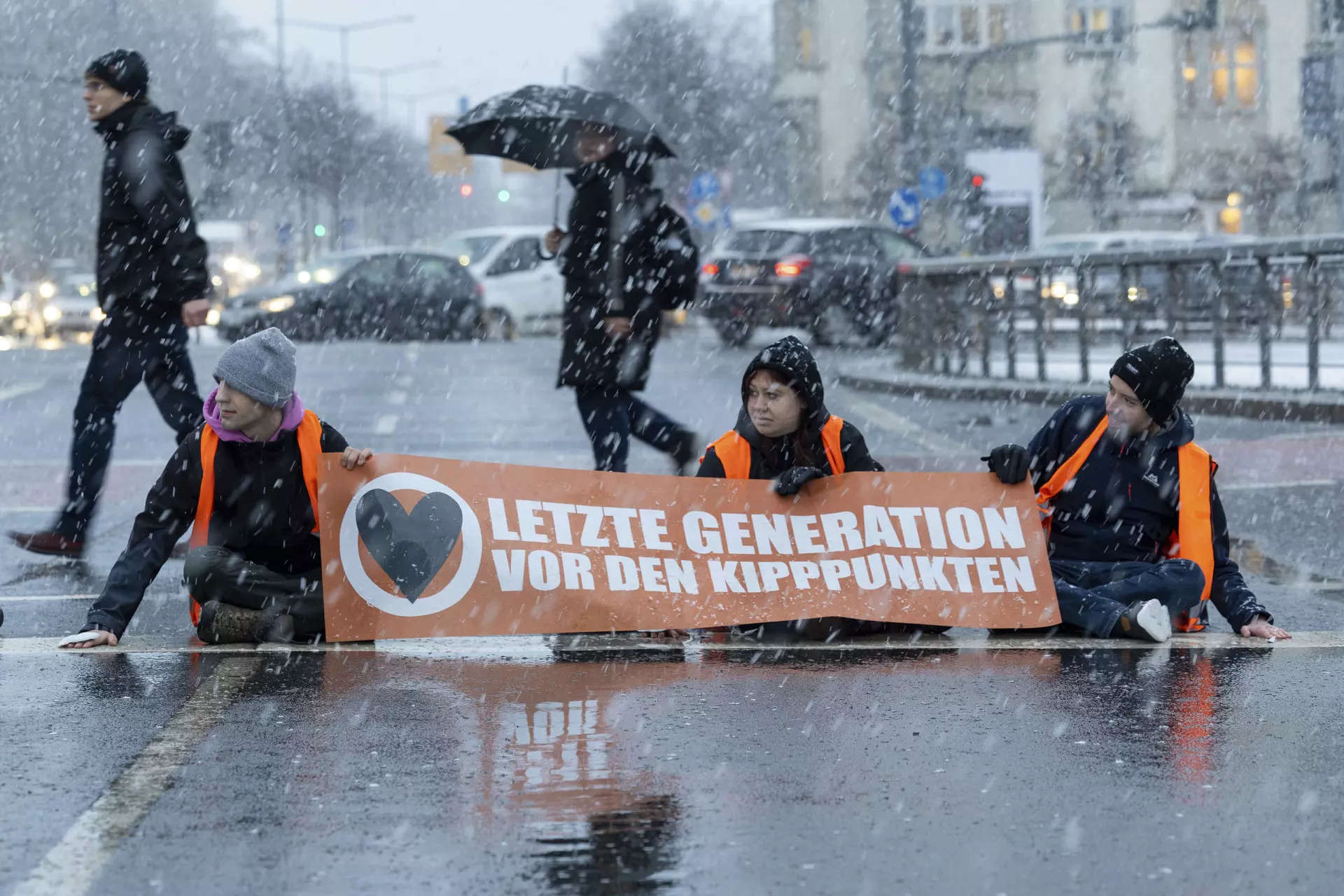 فعالان اقلیم آلمان وعده موج جدیدی از محاصره را می دهند