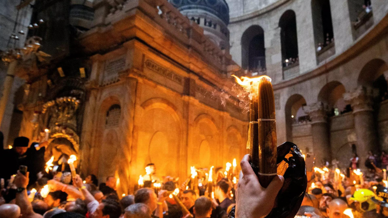 اورشلیم: هزاران نفر در اورشلیم برای مراسم “آتش مقدس” عید پاک ارتدکس
