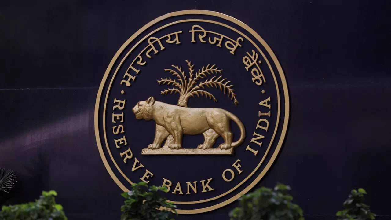 RBI to be on a prolonged pause, may cut rates in early 2024: Analysts -  Times of India