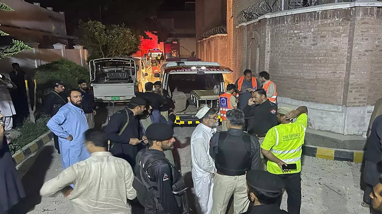 13 die in twin blasts at Pakistan police station: 10 points - Times of India
