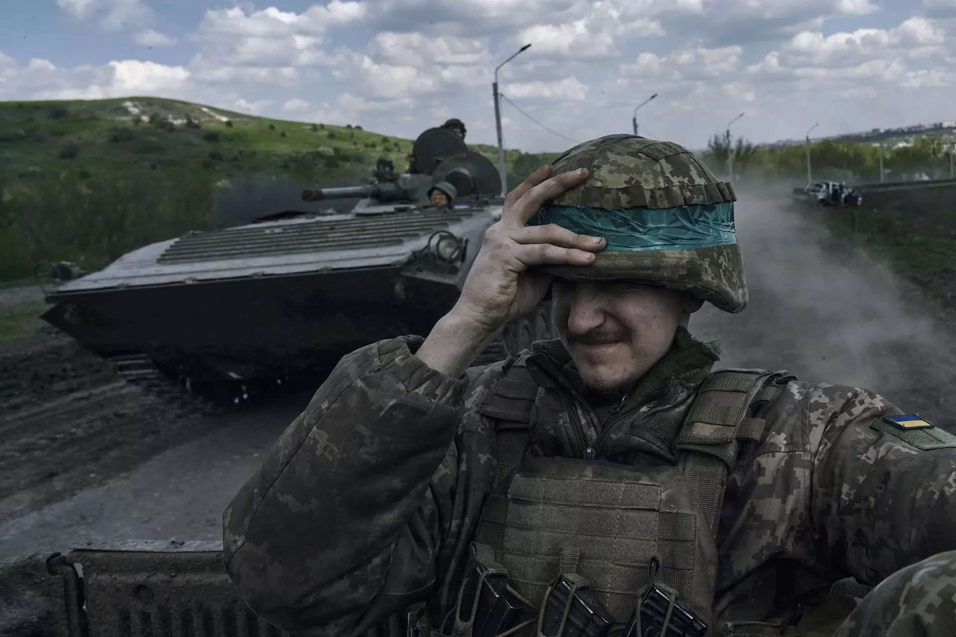 Ukraine: Nato: Ukraine allies sent 1,550 combat vehicles, 'vast' ammo