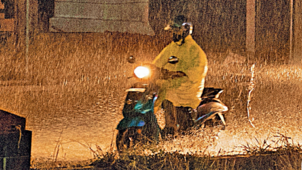 Yellow alerts for isolated heavy rainfall of 7-11cm have been issued for Ernakulam, Idukki and Palakkad on Saturday