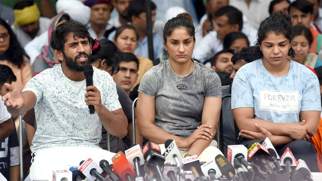 This is fight to save Indian wrestling, don't indulge in politics: Bajrang