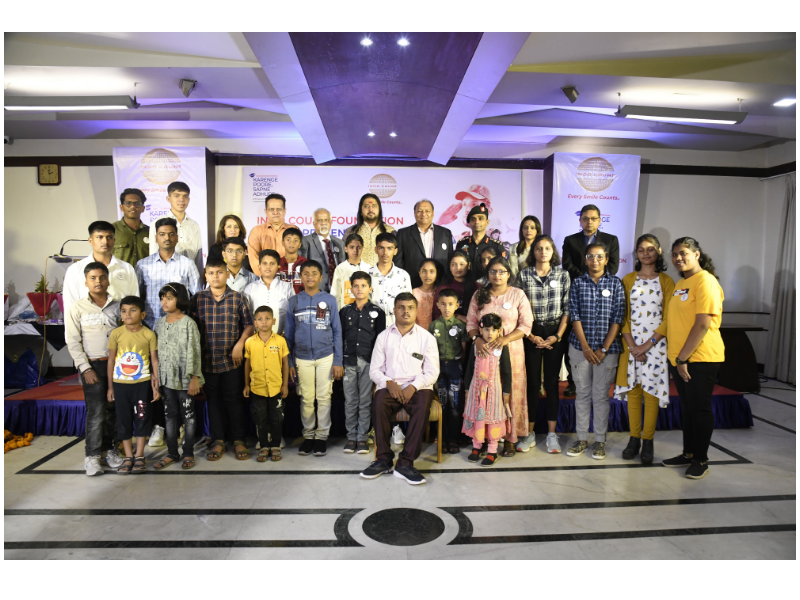 Students-with-scholarship-cheques