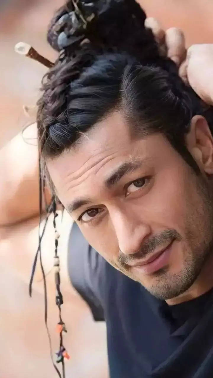 Vidyut JamwalThe Loveliest Smile   Mr Jamwalwith a lucky boy   Looking jaw dropping HANDSOME  Were totally digging the hairstyle  Its smashing  Commando3 Vidyut VidyutJamwal Bollywood   Facebook
