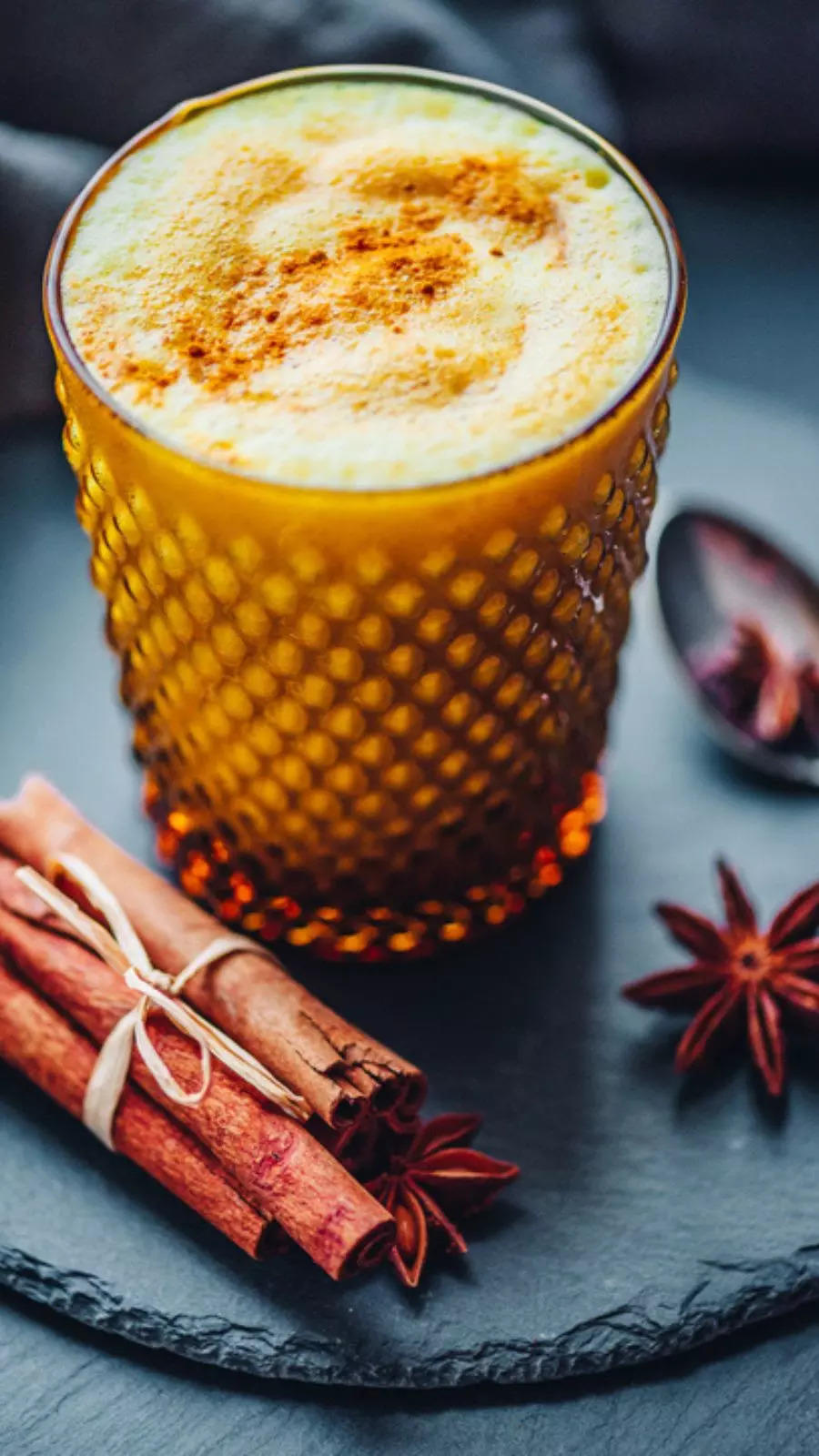 8 reasons why you should drink turmeric milk everyday