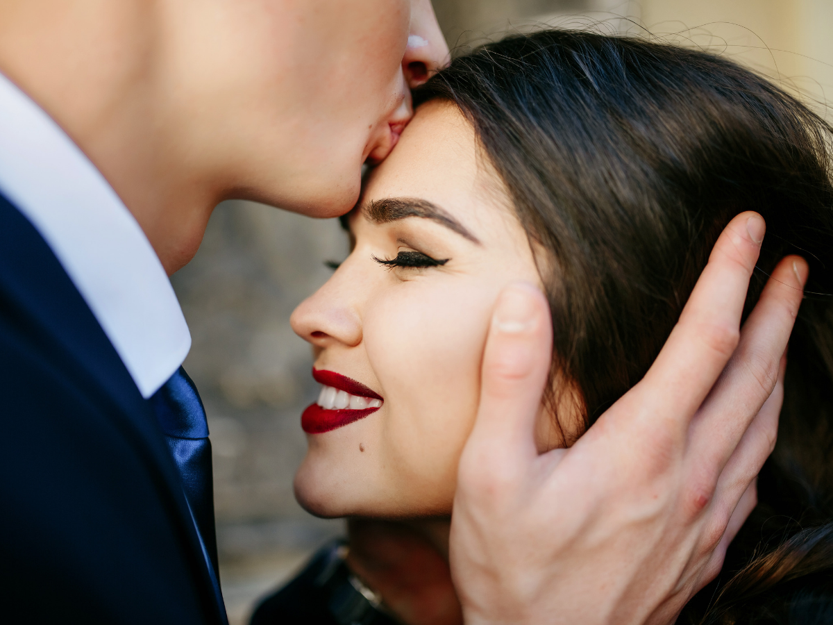 cock-bent-greek-women-kissing-amateur