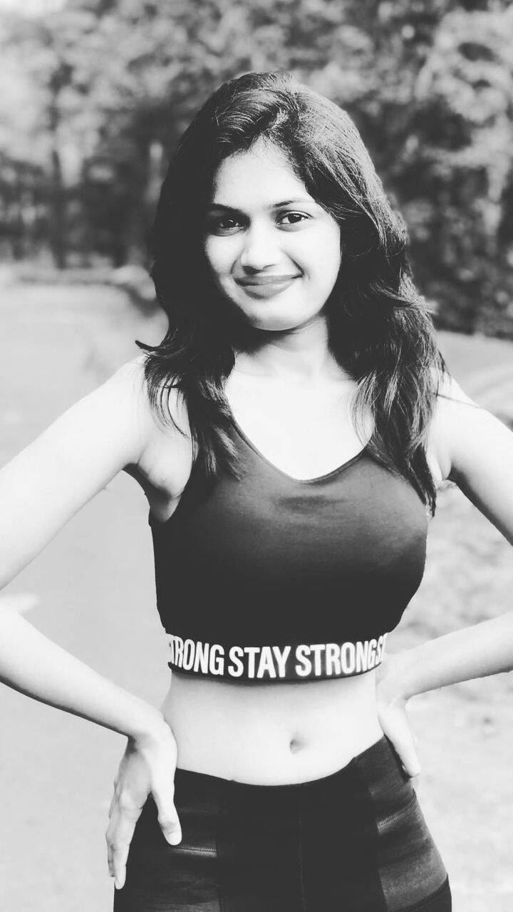 Bigg Boss Telugu 4 Finalist Ariyana Glory S Journey Times Of India నామినేష‌న్‌లో వీర లెవ‌ల్లో ప్ర‌తాపాలు చూపించిన ఇంటి స‌భ్యులు ఆవేశం చ‌ల్లార‌గానే ఆలోచ‌న‌లో ప‌డ్డారు. bigg boss telugu 4 finalist ariyana